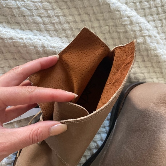 leather boots - Picture 2 of 4